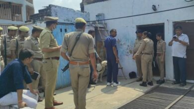 Agra News: बदमाशों ने लाखों रुपये की नकदी व जेबर लूट के बाद की बुजुर्ग व्यापारी दंपति की हत्या