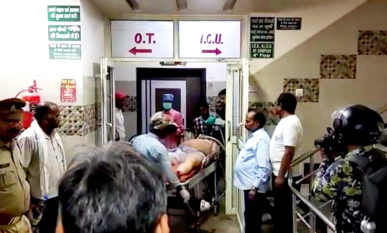 आगरा के थाना जगदीशपुरा क्षेत्र के एक मॉल में कारोबारी पर चली गोली - क्षेत्र में फैली सनसनी