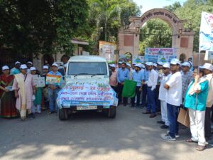 Prayagraj News :मुख्य विकास अधिकारी ने भूजल संरक्षण के संदेश हेतु रैली को झण्डी दिखाकर किया रवाना