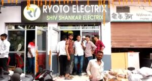 पेट्रोल की परेशानी को खत्म करने के लिए इलेक्ट्रिक स्कूटर मॉडल लॉन्च किया गया