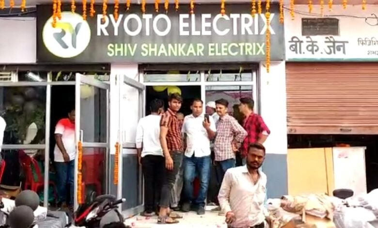पेट्रोल की परेशानी को खत्म करने के लिए इलेक्ट्रिक स्कूटर मॉडल लॉन्च किया गया