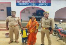 Agra News: शादी समारोह से लापता हुई मासूम को पुलिस ने खोज कर किया परिजनों को सुपुर्द