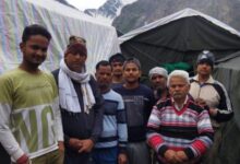 Agra News: अमरनाथ यात्रा में गए बाह के तेरह लोगों को बचावकर्मियों ने सुरक्षित स्थान पर पहुंचाया