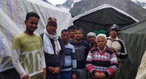 Agra News: अमरनाथ यात्रा में गए बाह के तेरह लोगों को बचावकर्मियों ने सुरक्षित स्थान पर पहुंचाया