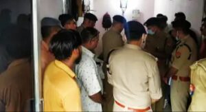 आगरा के थाना कोतवाली अंतर्गत तिवारी गली में हवाला का पैसा लूट बदमाश हुए फरार, लोग दबी जुबान में कह रहे करोड़ो की है डकैती, हवाला का करोड़ो का कारोबार होता है यहाँ से संचलित
