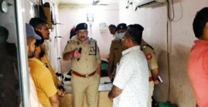 आगरा के थाना कोतवाली अंतर्गत तिवारी गली में हवाला का पैसा लूट बदमाश हुए फरार, लोग दबी जुबान में कह रहे करोड़ो की है डकैती, हवाला का करोड़ो का कारोबार होता है यहाँ से संचलित