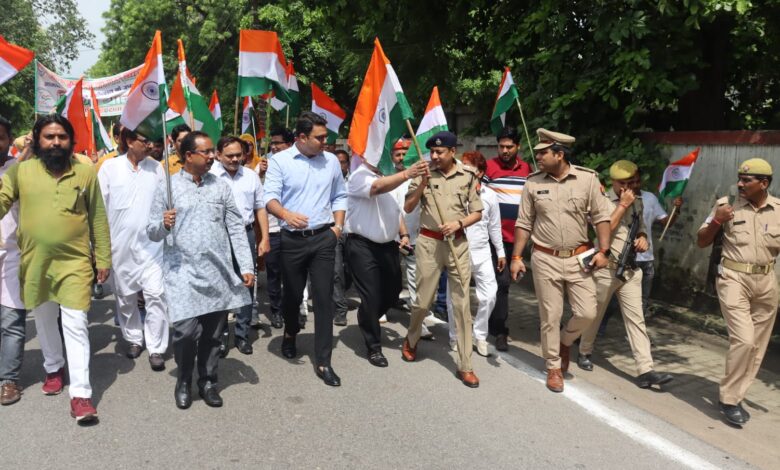 Etawah News: DM and SSP set out on foot march with tricolor in hand