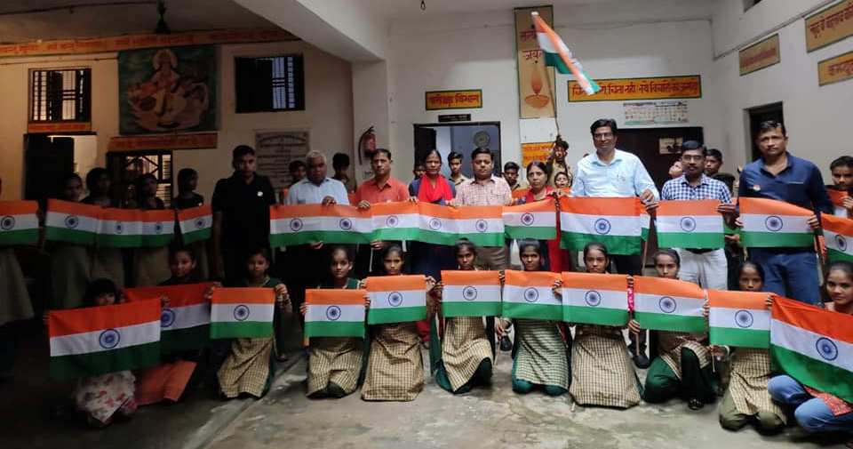 Etawah news: Students of Chitragupta Inter College took out Tricolor Yatra