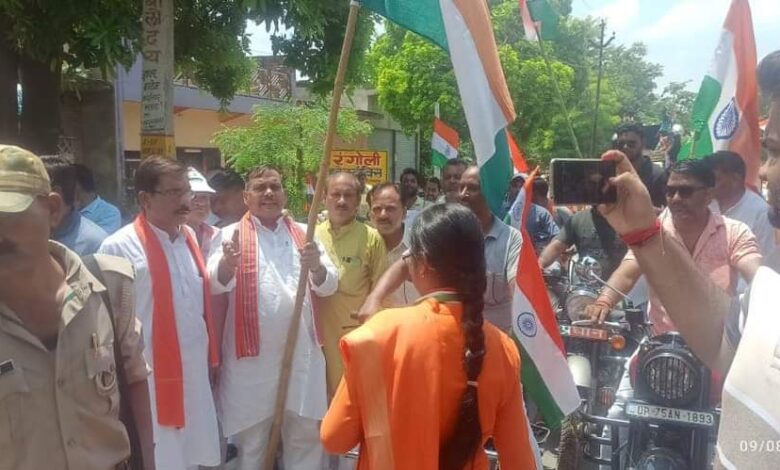 Etawah News: BJP takes out tricolor bike rally