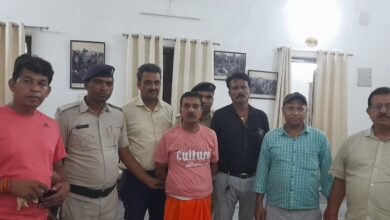 Bihar news आंगनबाड़ी पर्यवेक्षिका के पति वेतन बनाने के लिए रिश्वत लेते हुए चढ़ गए निगरानी टीम के हत्थे