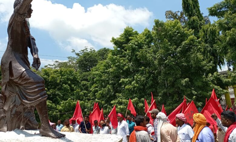 Bihar news बिहार को सूखाग्रस्त घोषित करो! बंद पड़े नलकूपों को चालू करो! नहरों के अंतिम छोर तक पानी दो! आदि नारा के साथ