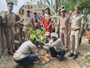 Agra News: हरीशंकरी सप्ताह: चौथे दिन भी रोपे गए पौधे
