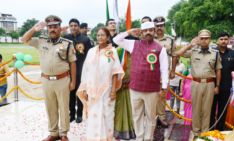 Prayagraj News :जनपद में हर्षोउल्लास एवं गौरवपूर्ण ढंग से मनाया गया स्वतंत्रता दिवस, विभिन्न कार्यक्रमों का किया गया आयोजन