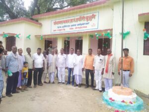 अम्बेडकर नगर न्यूज - ग्राम पंचायत इटौरी बुजुर्ग में पंचायत भवन पर मनाया गया स्वतंत्रता दिवस