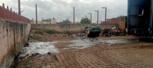 ताज के पूर्वी गेट पर गन्दिगी का अम्बार पर्यटक बदबू से परेशान