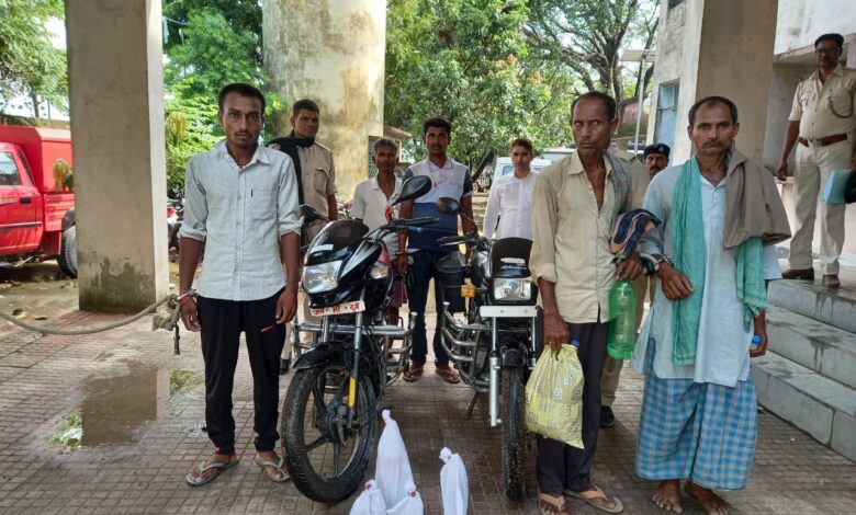 Bihar news तीन शराब कारोबारी सहित पाँच गिरफ्तार