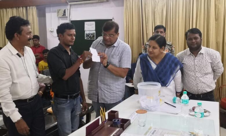Prayagraj News बी एस एन एल वेन्डिग जोन में फूड वेन्डरो को मिली दुकाने