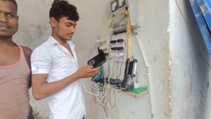 Bihar news-आज भी दलित बस्ती मे बिजली की सुविधा नही पहुंची है