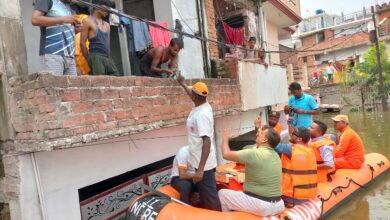 Prayagraj News :प्रयागराज में गंगा और जमुना का जलस्तर लगातार बढ़ने से कई इलाके बाढ़ की चपेट में