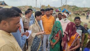 Agra News: बाढ़ प्रभावित क्षेत्रों का जिला पंचायत अध्यक्ष ने किया दौरा