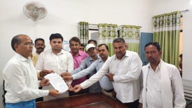 Agra News: बसपा प्रत्याशी ने बाढ़ पीड़ितों की मदद को उपजिलाधिकारी को दिया मुख्यमंत्री के नाम संबोधित ज्ञापन
