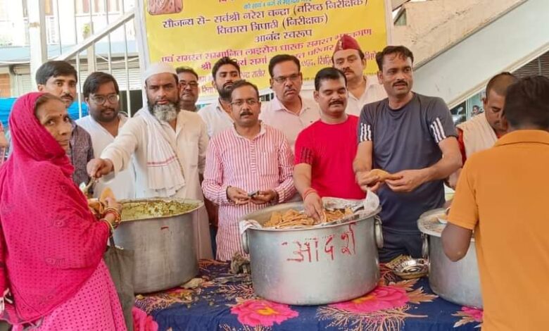 Etawah News: Bhandara organized on the last Monday of Sawan