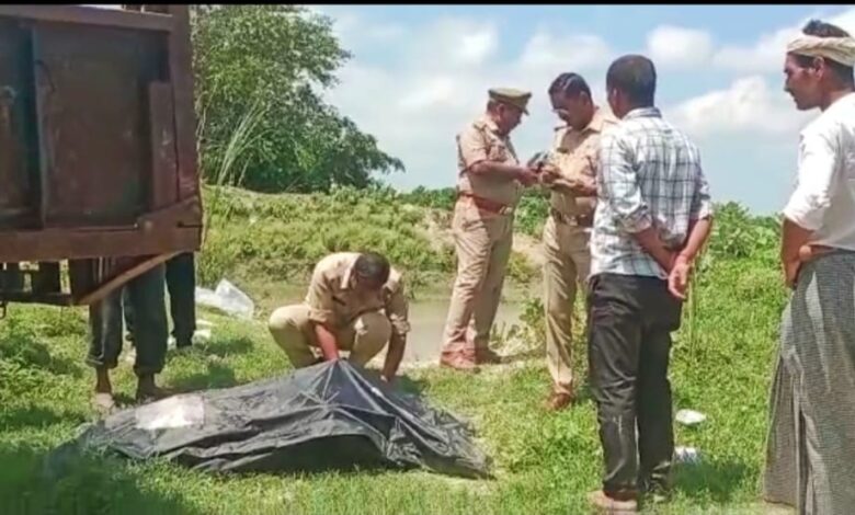 Etawah News: Sensation in the area after the body of an unknown girl was found