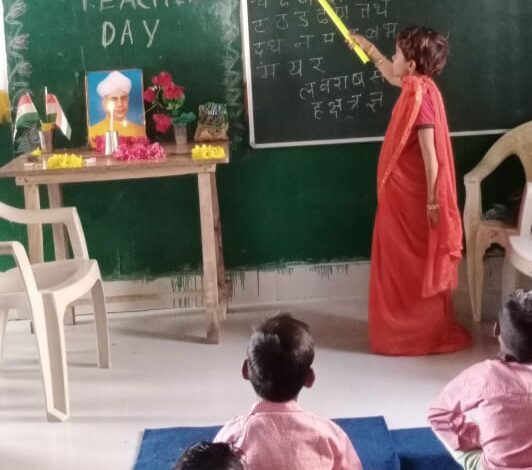 Agra News: विद्यालयो में धूमधाम से मनाया गया शिक्षक दिवस