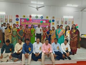 Prayagraj News :उप शिक्षा निदेशक प्रचार डायट प्रयागराज की अध्यक्षता में शिक्षक दिवस समारोह संपन्न हुआ
