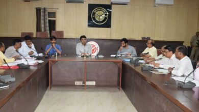 Prayagraj News :जिलाधिकारी की अध्यक्षता में विकास कार्यों के 37 बिंदुओं के प्रगति की समीक्षा बैठक सम्पन्न