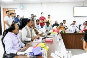 Prayagraj News :मा0 उपमुख्यमंत्री ने महाकुम्भ-2025 को दिव्य एवं भव्य रूप से आयोजित किए जाने हेतु सम्बंधित विभागों के द्वारा की जा रही तैयारियों की समीक्षा की