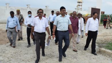 Prayagraj News : जिलाधिकारी ने विकास खण्ड जसरा के ग्राम पंचायत रेरा में स्थित निर्माणाधीन स्टेडियम, राजकीय पाॅलीटेक्निक रेरा एवं गोवंश आश्रय स्थल रेरा एवं जसरा ब्लाक पर स्थित पानी की टंकी का किया निरीक्षण