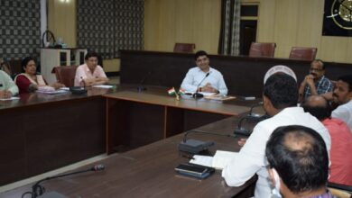 Prayagraj News : जिलाधिकारी की अध्यक्षता में रक्तदान शिविर की बैठक सम्पन्न
