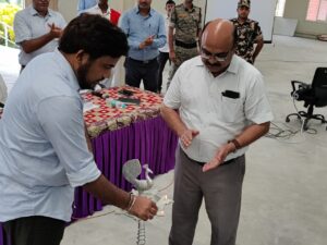 Bihar news-नवनियुक्त राजस्व कर्मचारियों के प्रशिक्षण का जिलाधिकारी ने दीप प्रज्वलित कर किया उद्घाटन