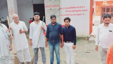 अम्बेडकर नगर न्यूज नगर पंचायत राजेसुल्तानपुर में समाजसेवी राधेश्याम पाण्डेय के नेतृत्व में धार्मिक स्थलों पर चलाया स्वच्छता अभियान