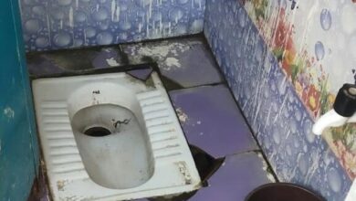 Pratapgirh News :पूर्व प्रधान एवं सचिव डकार गए सामुदायिक शौचालय का सरकारी धन ग्रामीण खुले में शौच करने को मजबूर
