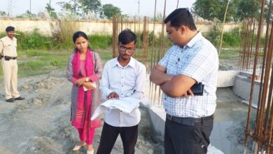 Bihar news जिलाधिकारी ने औधोगिक क्षेत्र, कुमारबाग में निर्माणाधीन टेक्सटाईल पार्क का किया निरीक्षण