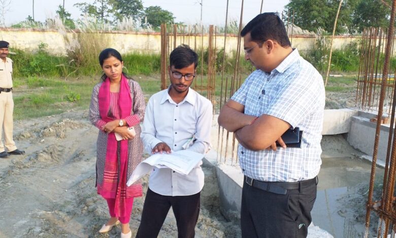 Bihar news जिलाधिकारी ने औधोगिक क्षेत्र, कुमारबाग में निर्माणाधीन टेक्सटाईल पार्क का किया निरीक्षण