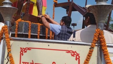 Bihar news 2 अक्टूबर गांधी जयंती के अवसर पर गांधी आश्रम भितिहारवा से प्रशांत किशोर ने किया जन सूरज पदयात्रा का आगाज