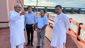 Bihar news मुख्यमंत्री नीतीश कुमार गंडक बराज का निरीक्षण किया अधिकारियों को दिया निर्देश