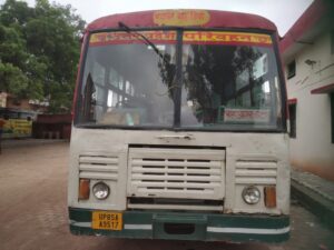 Agra News: आगरा मार्ग पर दौड़ रही कंडम रोडवेज बसें