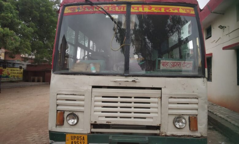 Agra News: आगरा मार्ग पर दौड़ रही कंडम रोडवेज बसें