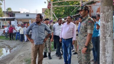 Bihar news-जिलाधिकारी ने किया अनुमंडल कार्यालय परिसर महुआ का औचक निरक्षण