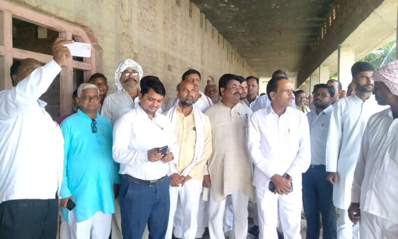 अम्बेडकर नगर न्यूज : सपा विधायक त्रिभुवन दत्त ने अधिकारियों संग किया बाढ़ प्रभावित क्षेत्रों का निरीक्षण