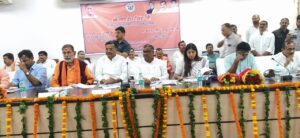 Prayagraj News :सड़कों के गड्ढ़ा मुक्ति के कार्य को 15 नवम्बर तक अनिवार्य रूप से पूर्ण कराये जाने के दिए निर्देश