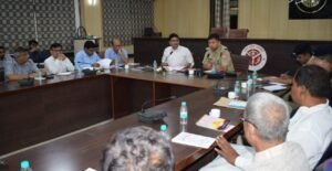 Prayagraj News: जिलाधिकारी की अध्यक्षता में धनतेरस, दीपावली, भैजा दूज एवं छठ पूजा को सकुशल ढंग से सम्पन्न कराये जाने के सम्बंध में बैठक सम्पन्न