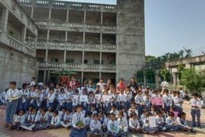 Agra News: विद्यार्थियों संग शिक्षक शिक्षिकाओं ने मनाया प्रकाश पर्व