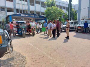 Bihar news-जिला पदाधिकारी वैशाली श्री यशपाल मीणा ने डेंगू बीमारी के लिए जागरूकता रथ को हरी झंडी दिखाकर समाहरणालय परिसर से रवाना किया