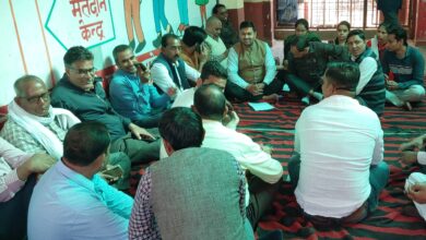 Etawah News: Lekhpal sat on strike demanding arrest of land mafia