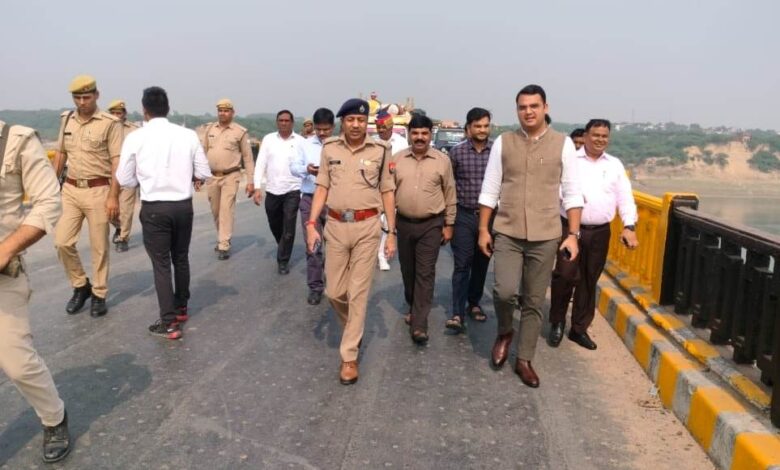 Etawah News: DM, SSP inspected Chambal bridge